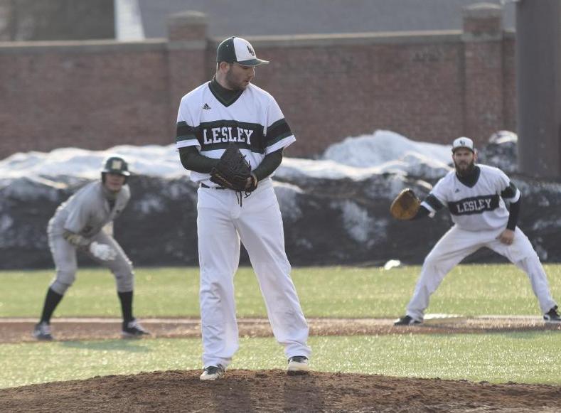 Muratore Carries Baseball to Split with Newbury