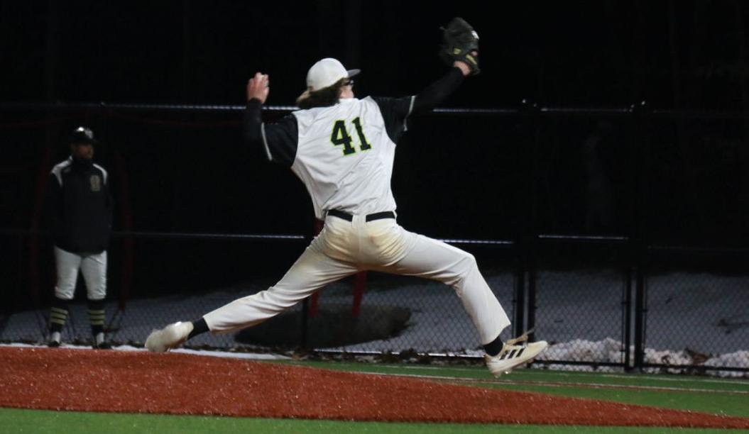 Late home run pushes top seeded Mitchell past Lesley, 3-2