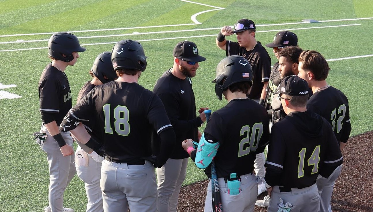 Baseball Swept in Doubleheader Vs. UMF