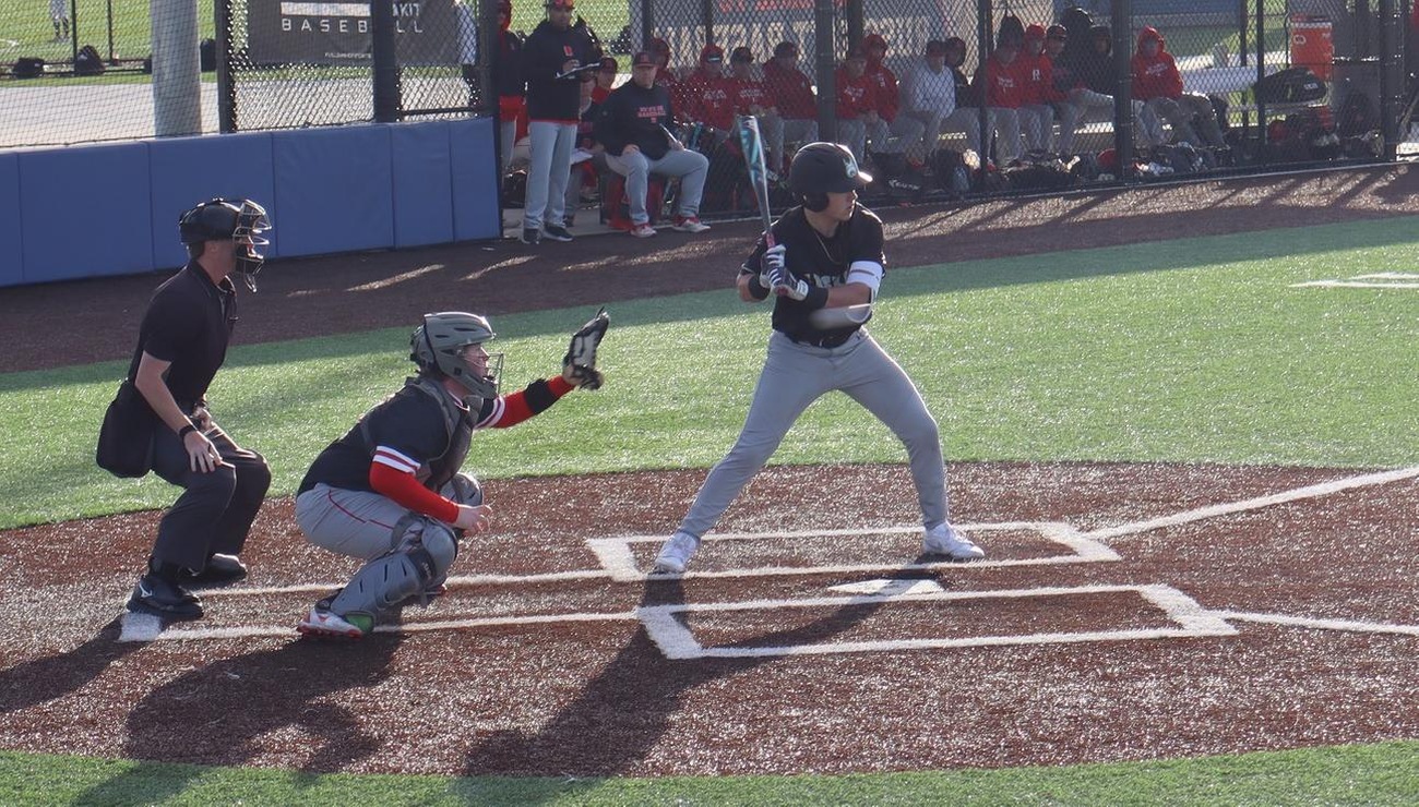 Baseball Splits Doubleheader With Thomas