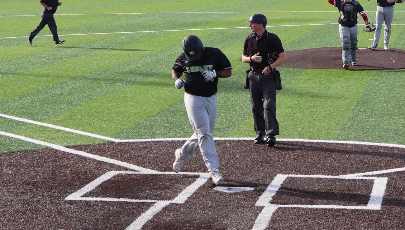 Baseball Splits Doubleheader at Hornets