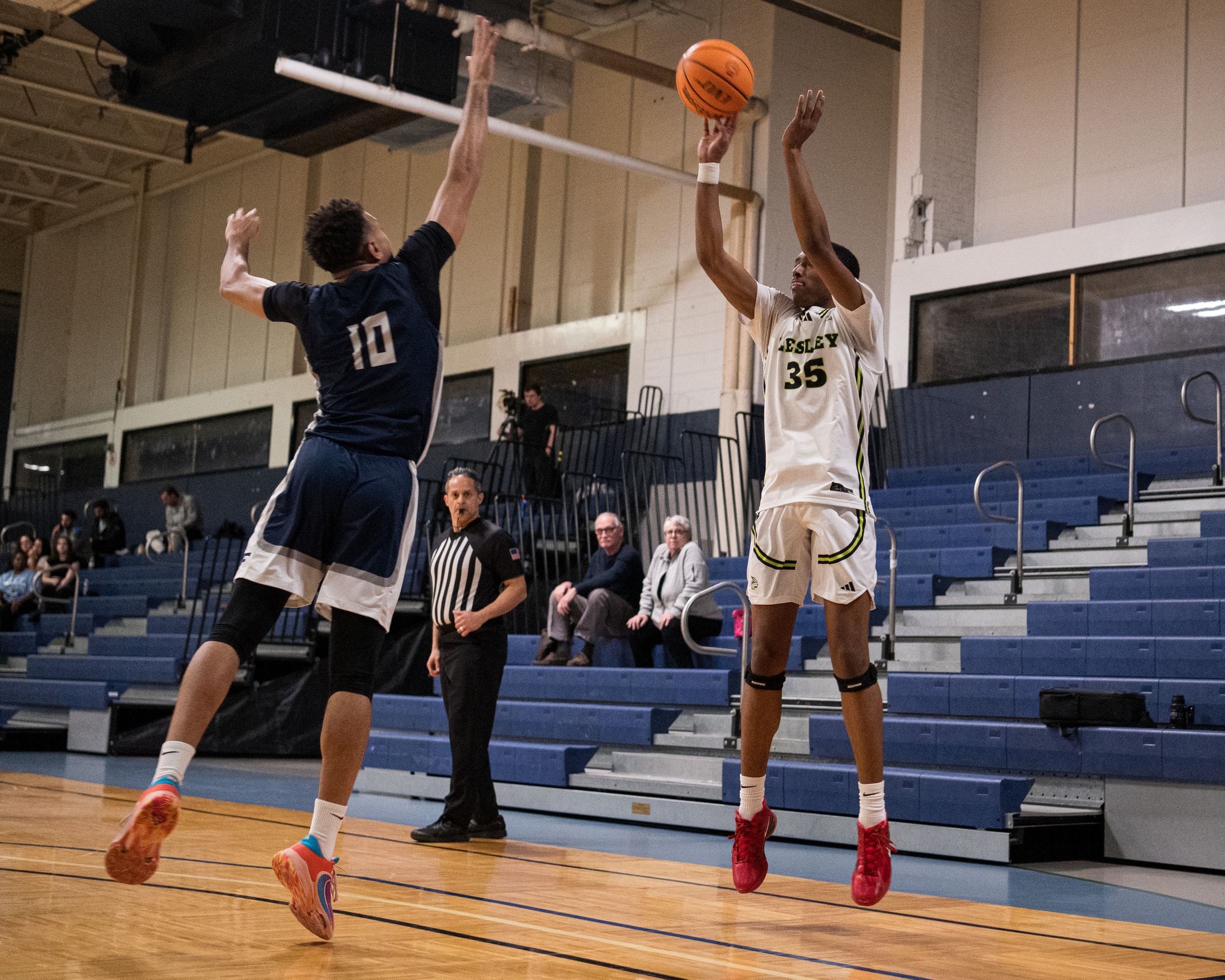 Men's Basketball Grabs First Win of the Season Over Curry, 86-68