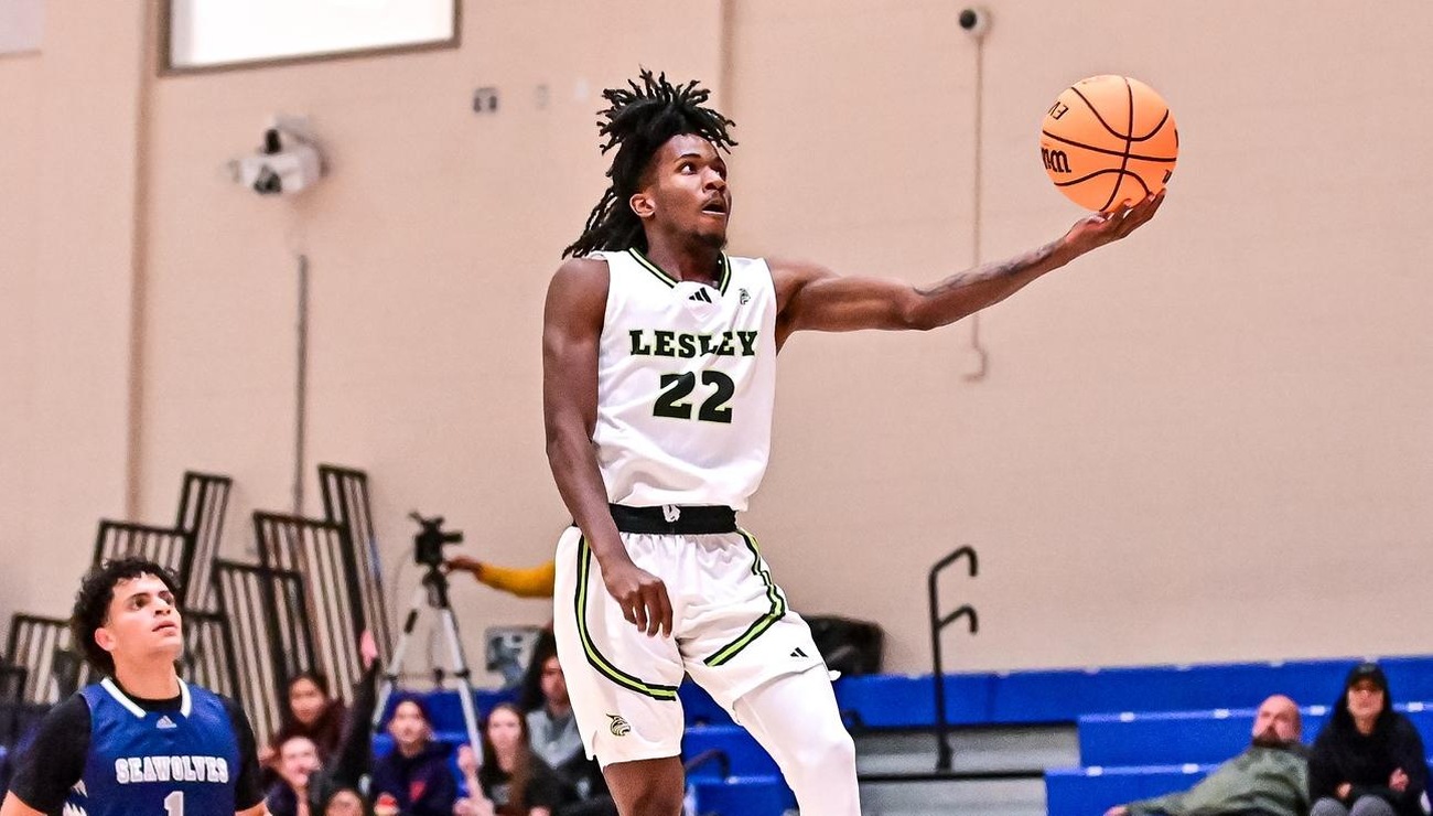 Men's Hoops Fall to Elms in Season-Opener, 76-64