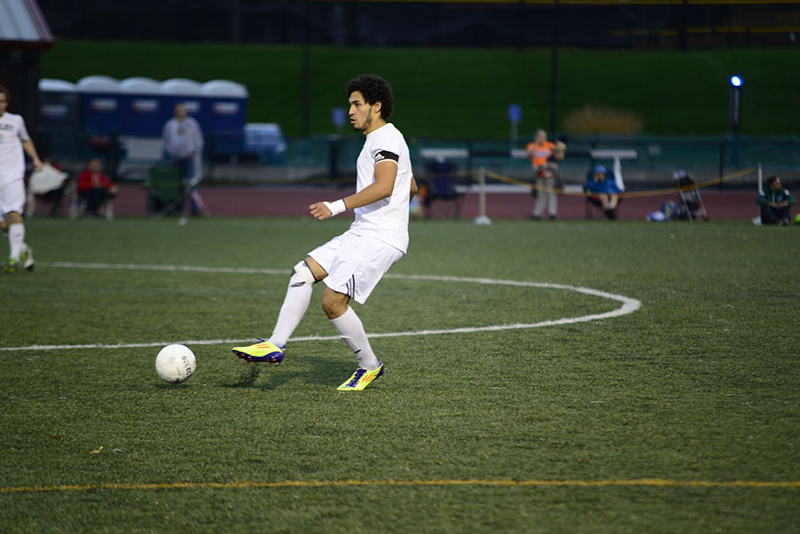 Berreondo's Late Tally Sends Men's Soccer to NECC Semi's