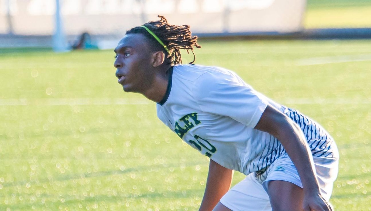 Husson Pours Seven Goals on Lynx