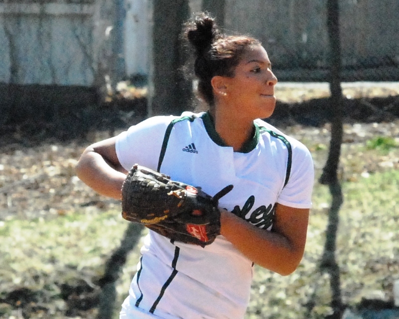 Knox one-hitter, Brixey blast ignite sweep of Bay Path