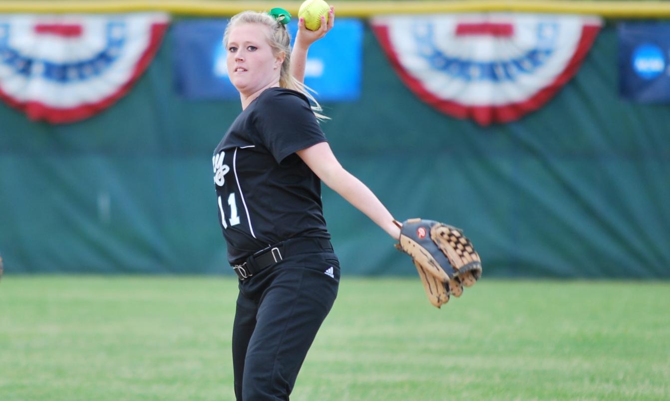 Softball drops season openers to Ithaca, UWS