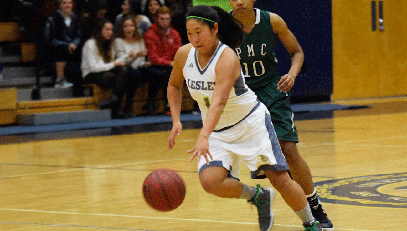 Late Lyndon State Run Spoils Season-Opener for Women's Basketball