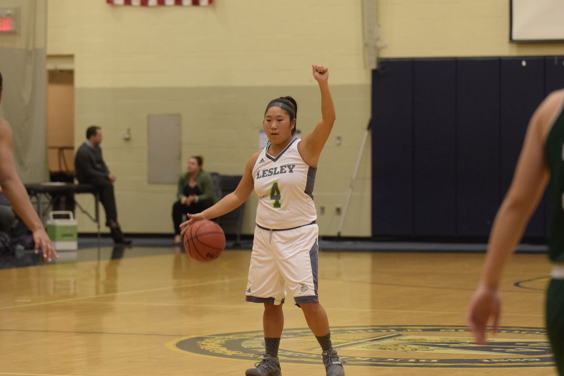 Newbury Outlasts Lynx 61-45