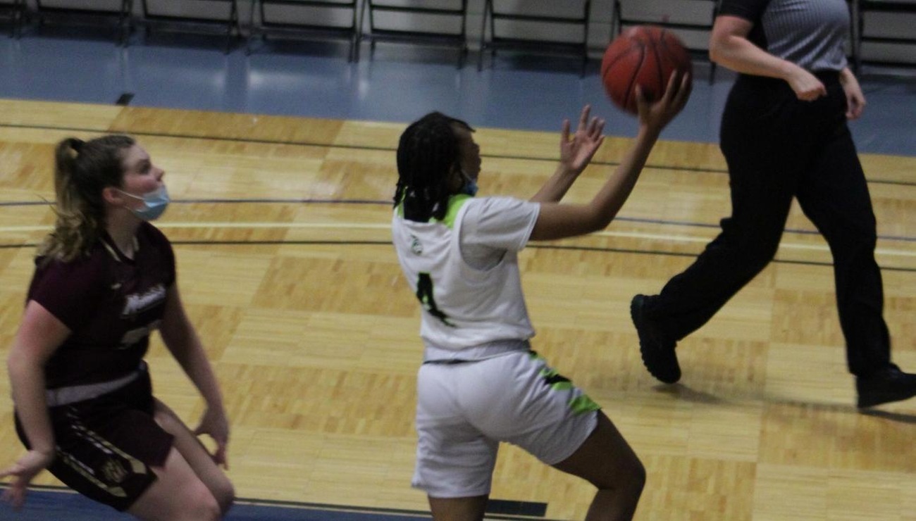 Slow First Half Leaves Lynx Behind Against Hornets