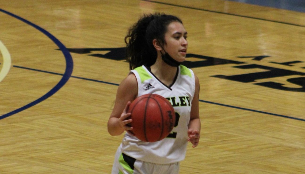 Shooting Struggles Sink Lynx In 71-43 Loss to Rivier