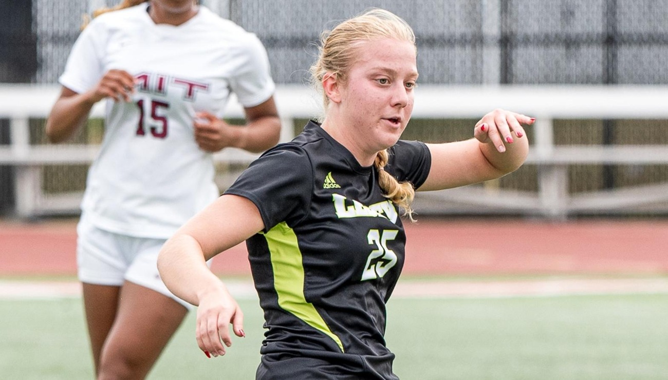 Slivka Facilitates 4-0 Women's Soccer Win vs. UMF