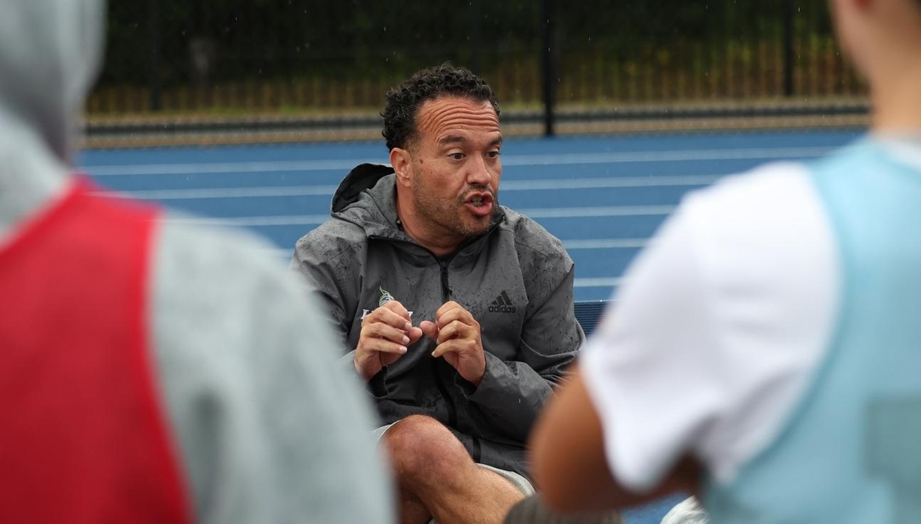 Vasconcelos Notches 250th Career Win; Lynx Down Owls, 5-0