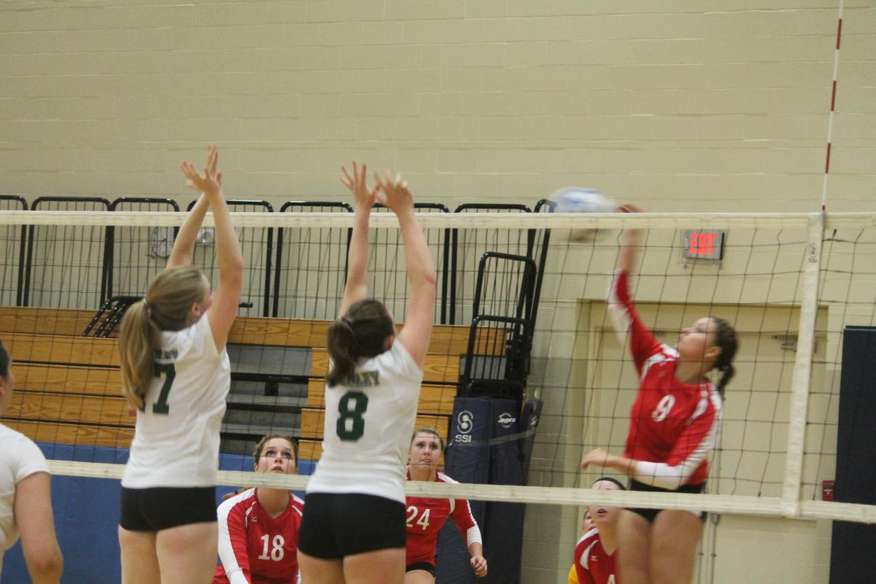 Women's Volleyball Rolls Bay Path; Win Third Straight