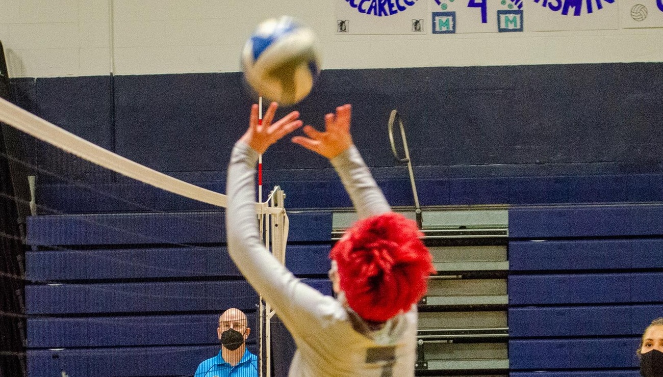 Lynx Fall to Dean in Three Close Sets