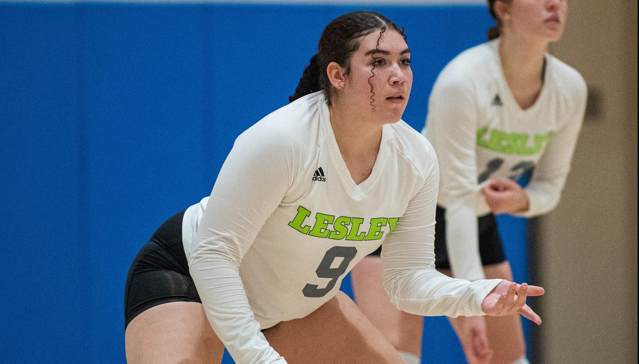 Women's Volleyball Suffers 3-0 Setbacks to Husson & UNE