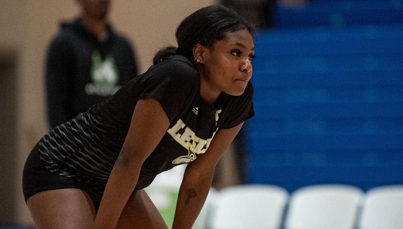 Thomas Claws Past Lynx in NAC Action, 3-0